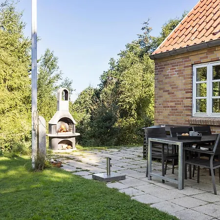 בית נופש 3 Bedroom Amazing In Fur